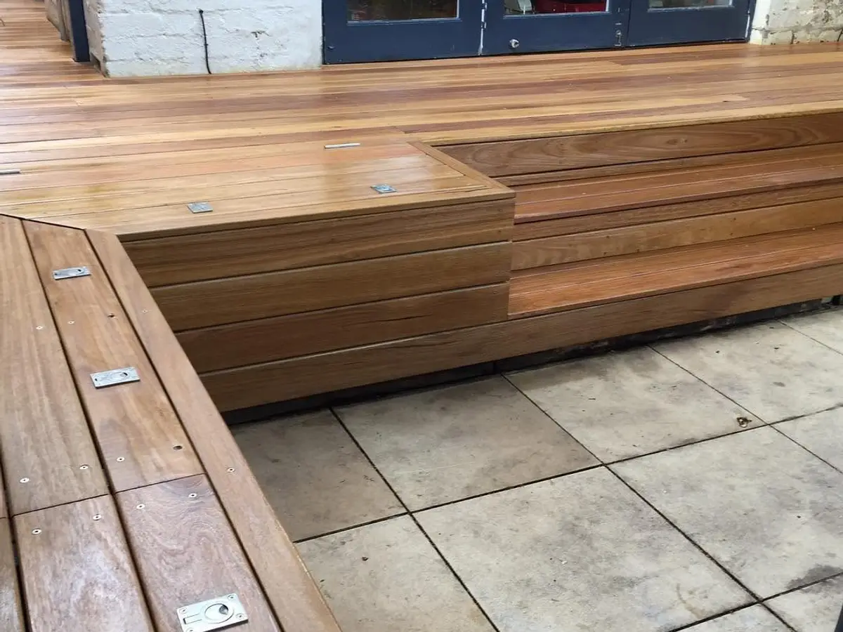 Sydney - Deck with Built-In Bench Seat
